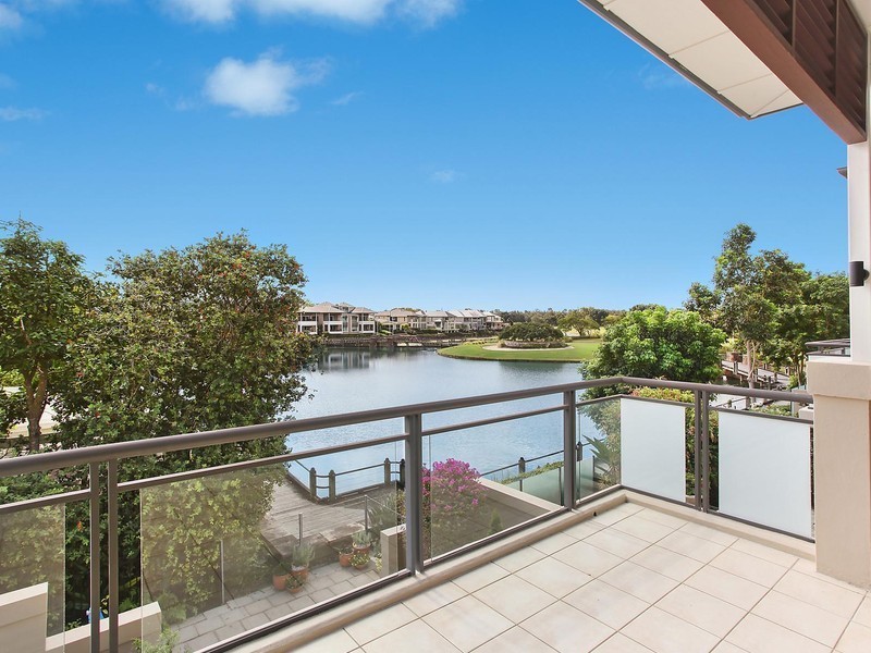 702 Glades Drive, Robina QLD 4226