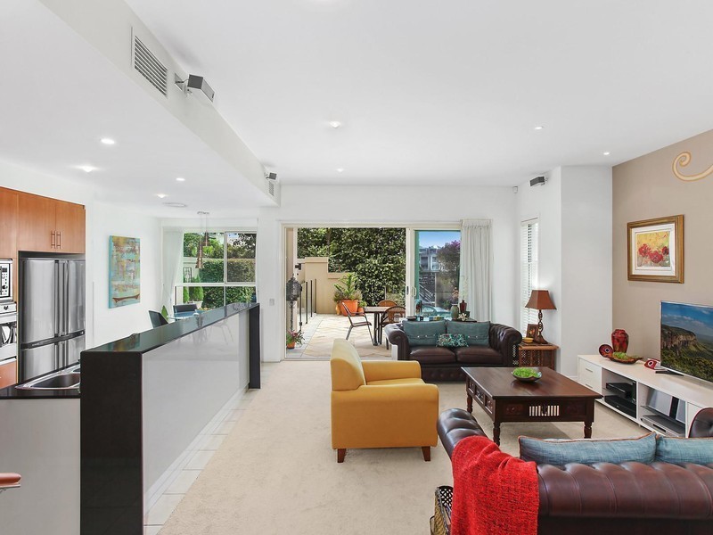 702 Glades Drive, Robina QLD 4226