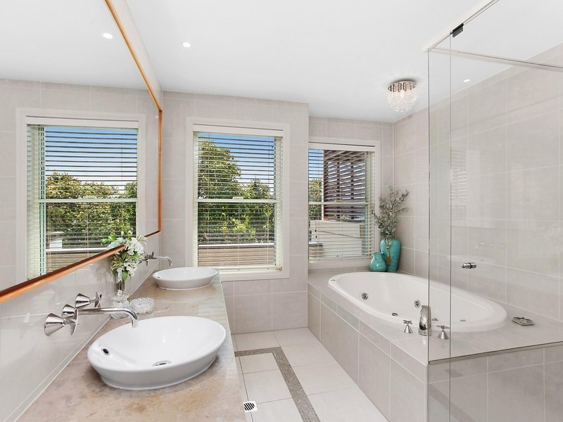 702 Glades Drive, Robina QLD 4226