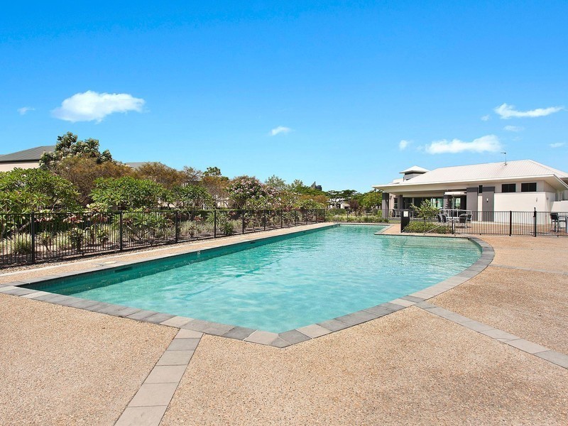 702 Glades Drive, Robina QLD 4226