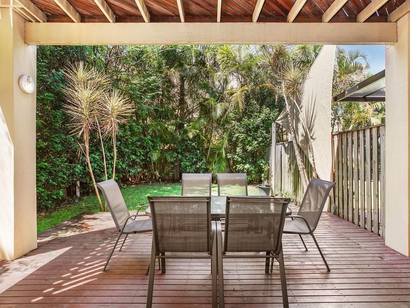 1/4 Tenth Avenue, Palm Beach QLD 4221