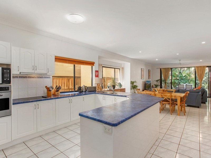 1/4 Tenth Avenue, Palm Beach QLD 4221