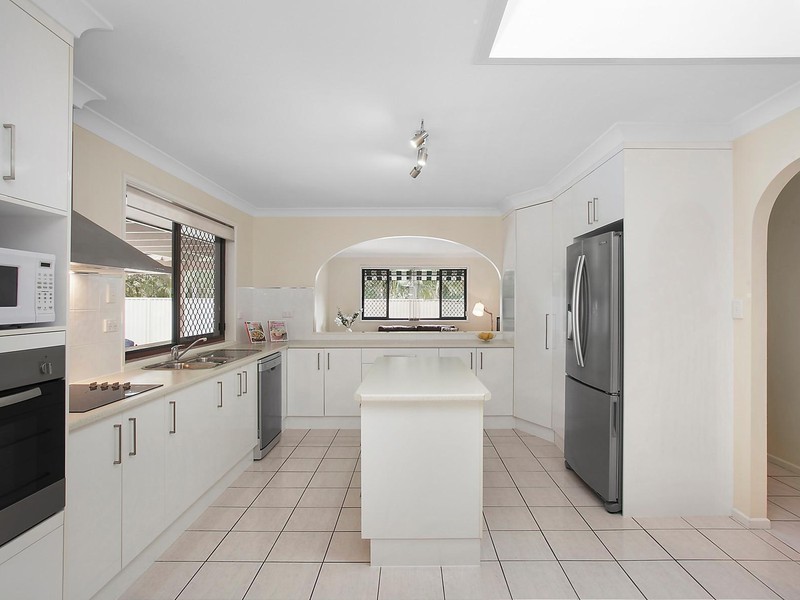 16 Mackay Place, Burleigh Waters QLD 4220