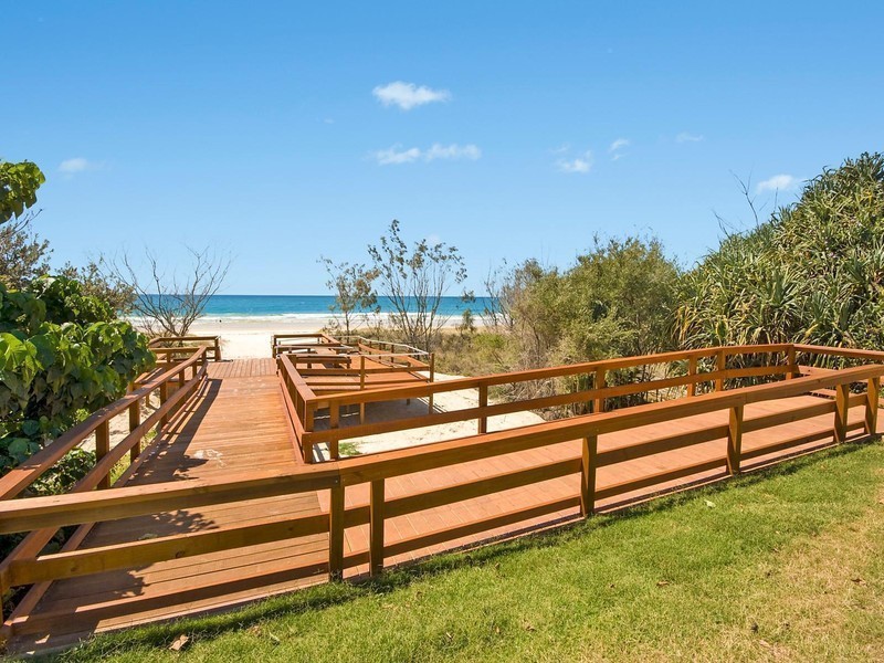 2/242 Pacific Parade, Bilinga QLD 4225