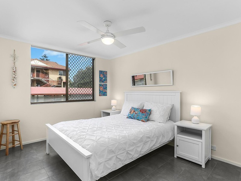 2/242 Pacific Parade, Bilinga QLD 4225