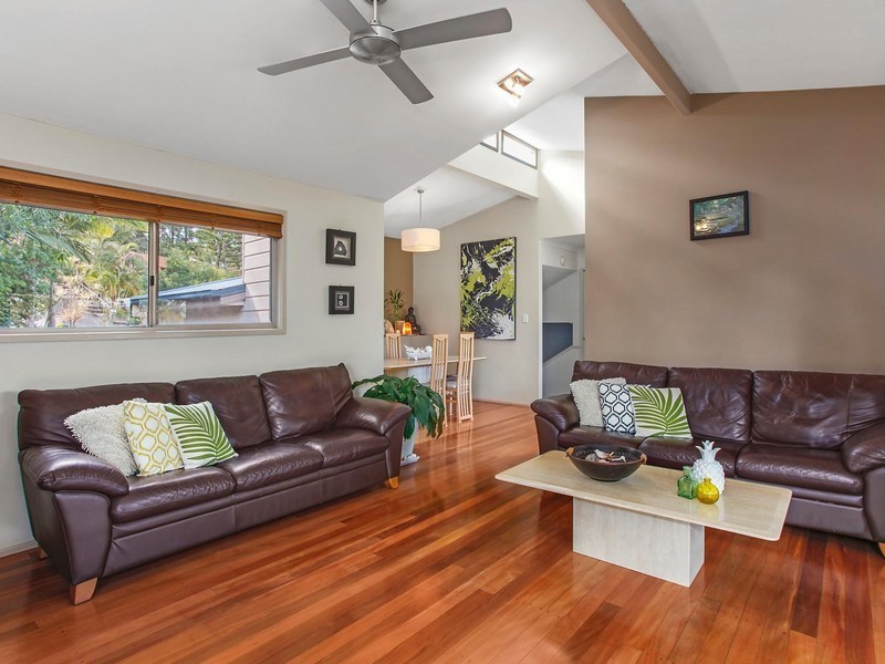 32 Currant Street, Elanora QLD 4221