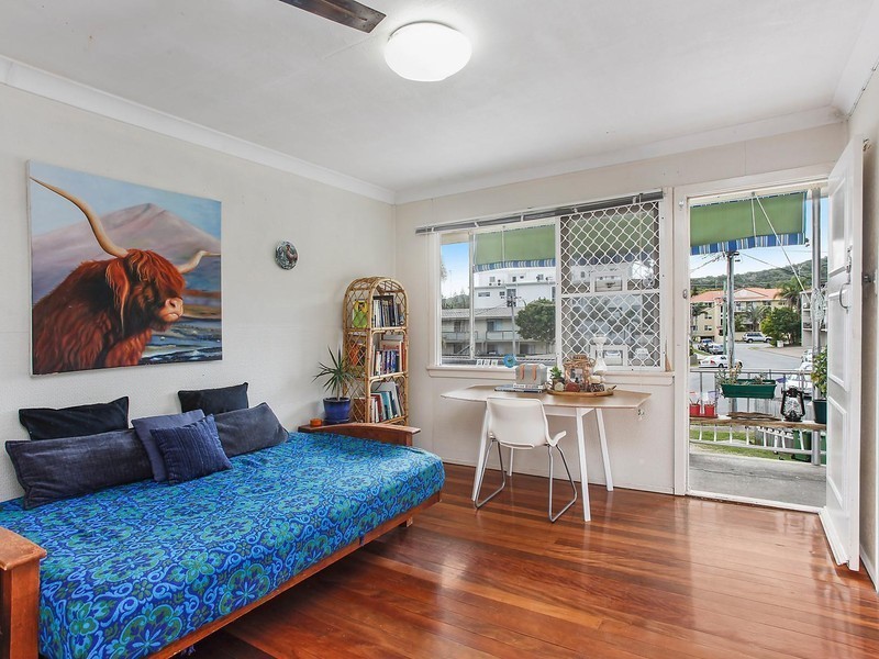 9 Nyrang Avenue, Palm Beach QLD 4221