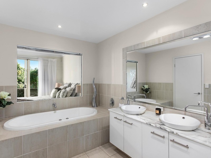 184 Easthill Drive, Robina QLD 4226