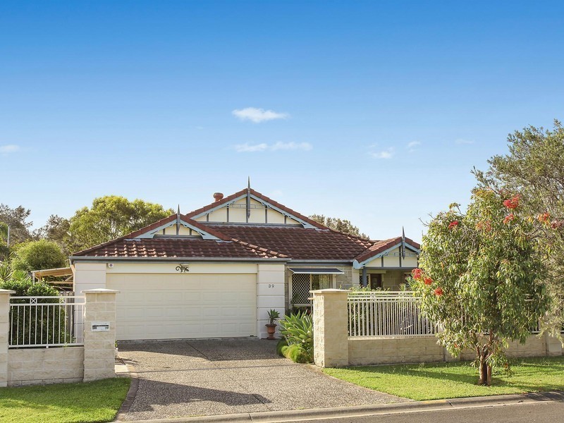 39 Casuarina Drive, Elanora QLD 4221