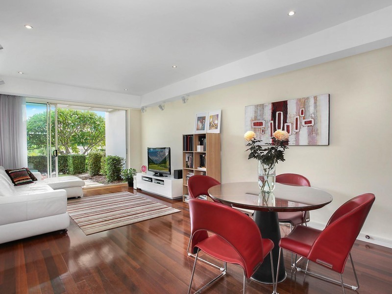 2/600 Glades Drive, Robina QLD 4226