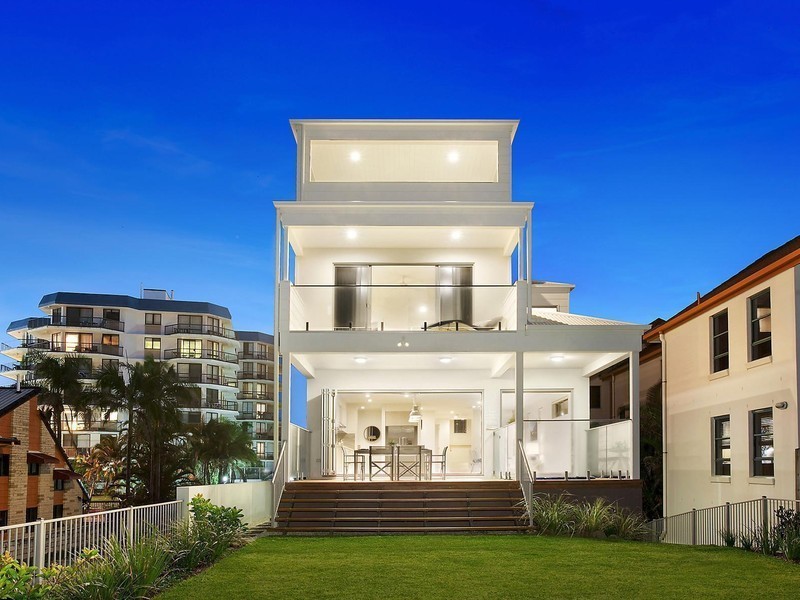 141 Jefferson Lane, Palm Beach QLD 4221