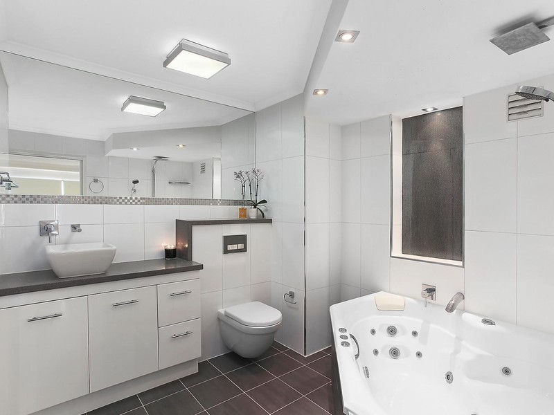 16/1 Peninsular Drive, Surfers Paradise QLD 4217