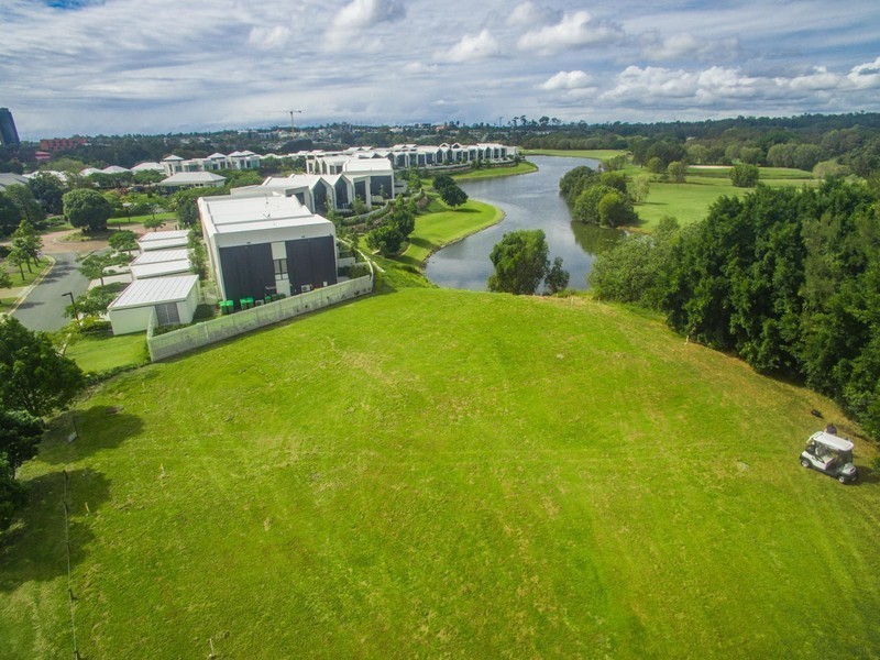 50 Glades Drive, Robina QLD 4226