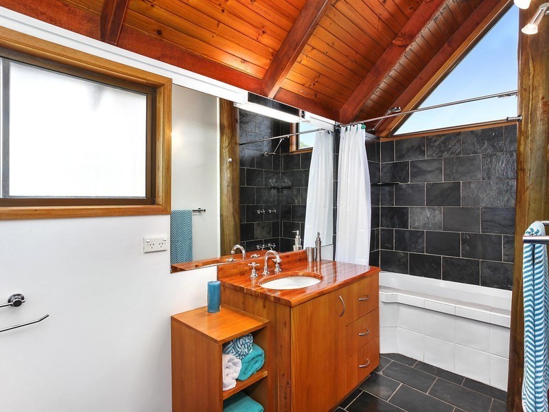 13 Bindoon Close, Elanora QLD 4221