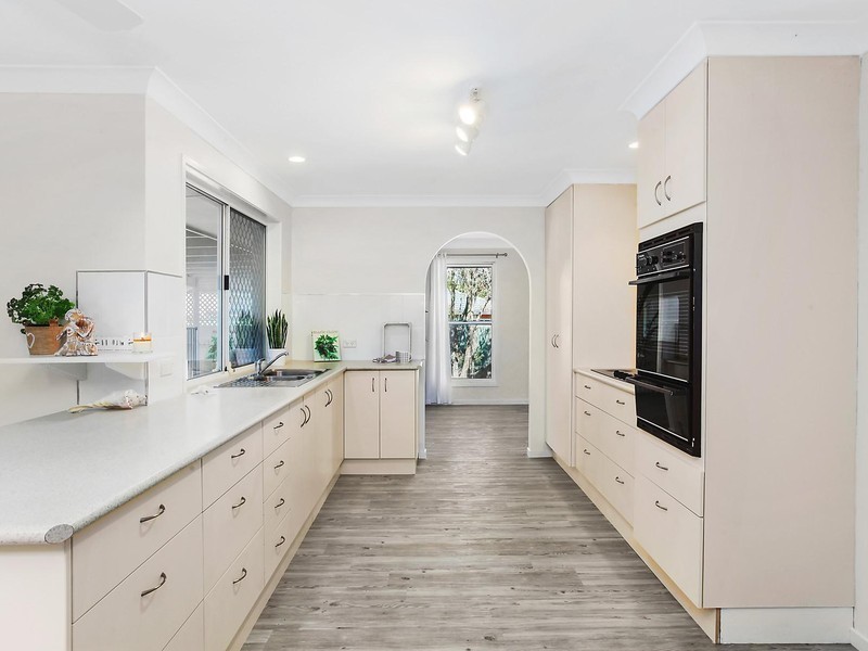 5 Esperance Close, Elanora QLD 4221