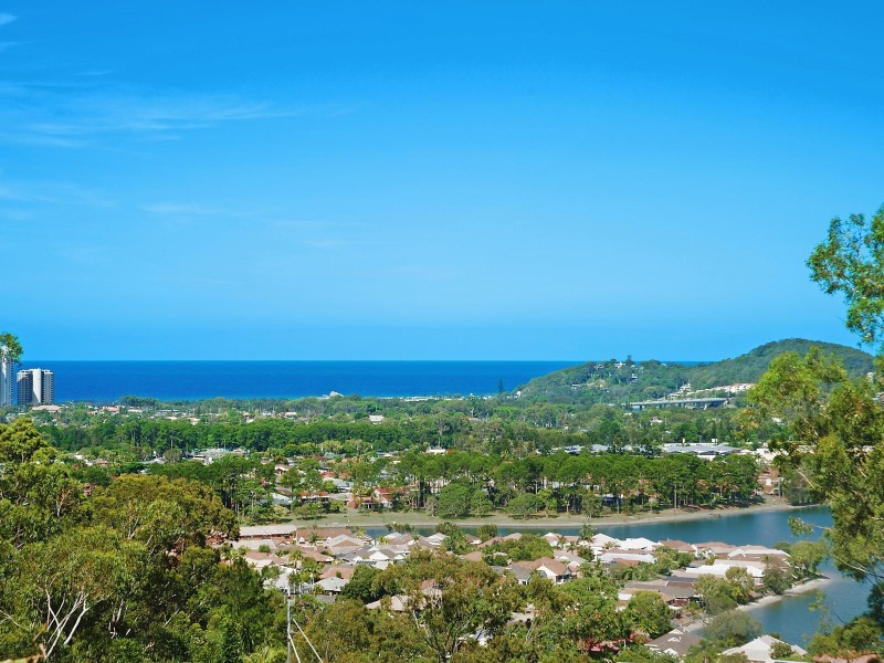 92 Doubleview Drive, Elanora QLD 4221