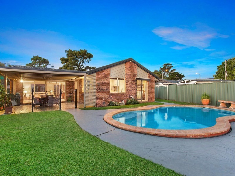 4 Bradshaw Drive, Currumbin Waters QLD 4223