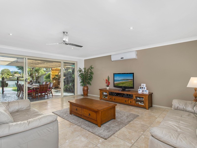 4 Bradshaw Drive, Currumbin Waters QLD 4223