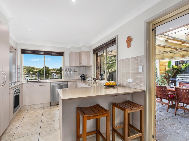 4 Bradshaw Drive, Currumbin Waters QLD 4223