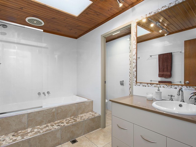 4 Bradshaw Drive, Currumbin Waters QLD 4223