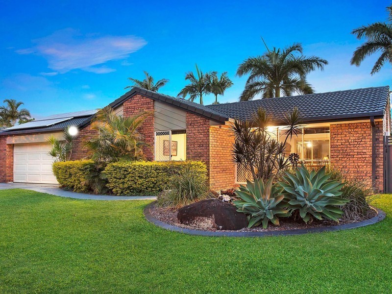 4 Bradshaw Drive, Currumbin Waters QLD 4223