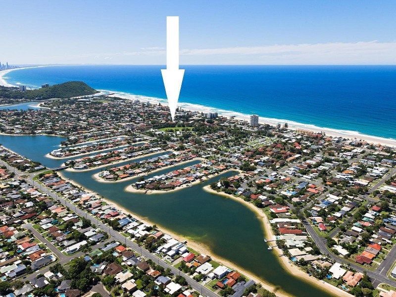 2/2 Brooke Avenue, Palm Beach QLD 4221