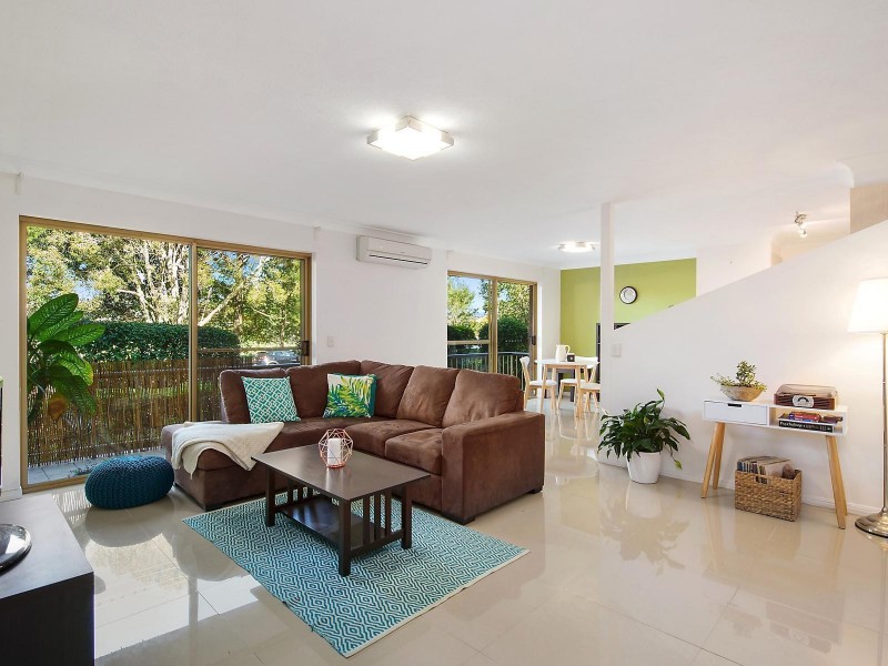 2/2 Brooke Avenue, Palm Beach QLD 4221