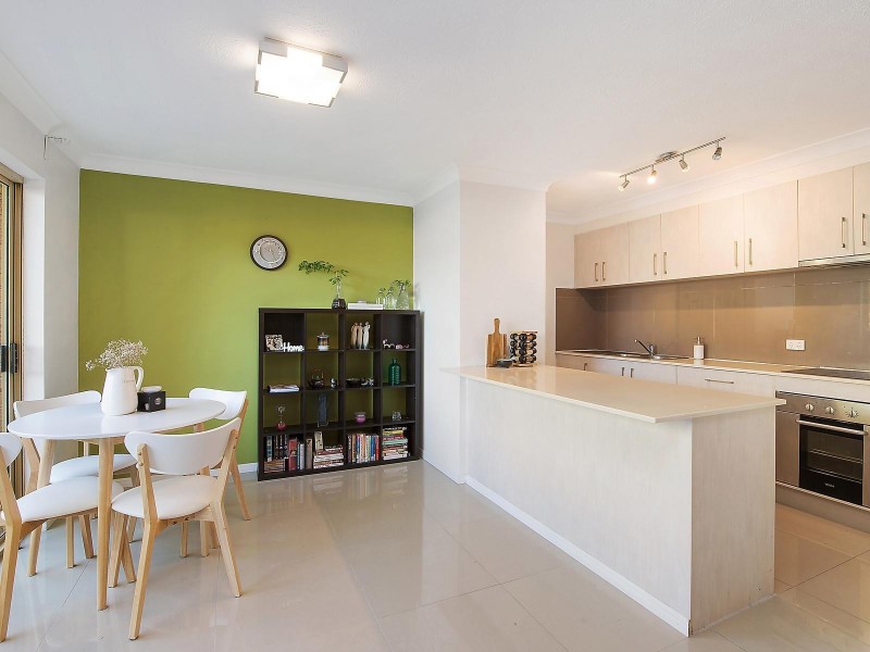 2/2 Brooke Avenue, Palm Beach QLD 4221
