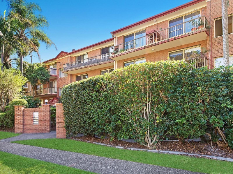 2/2 Brooke Avenue, Palm Beach QLD 4221