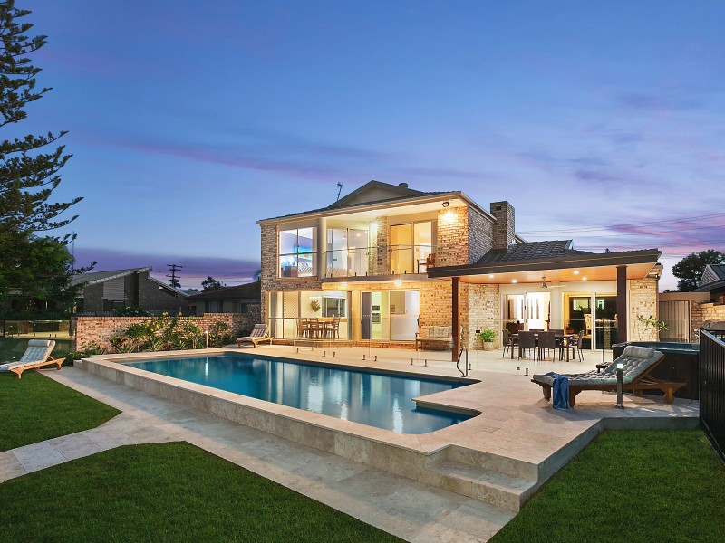 240 Mallawa Drive, Palm Beach QLD 4221