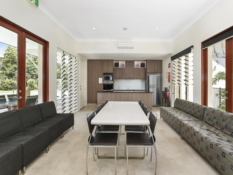 238 Easthill Drive, Robina QLD 4226