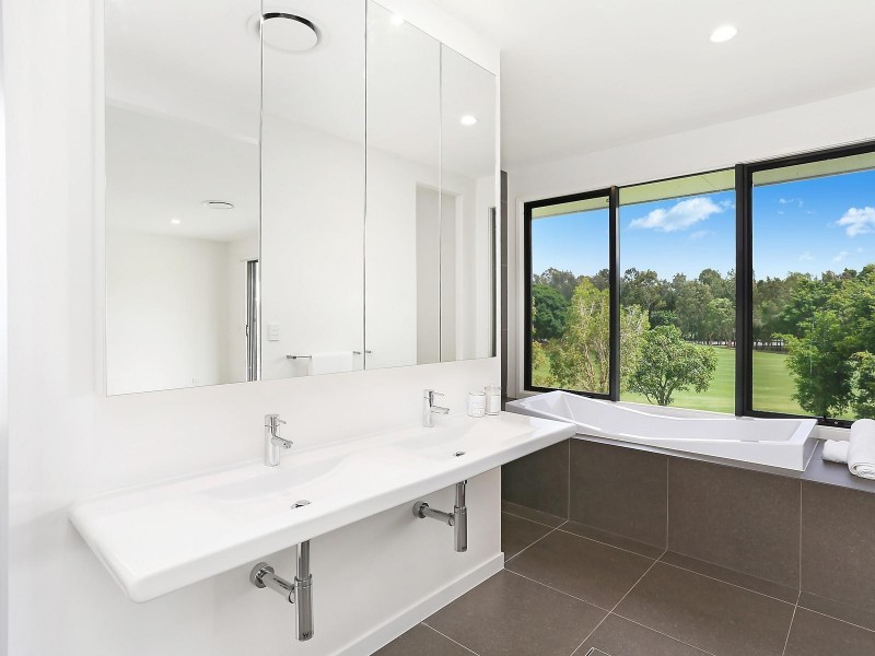 829 Legend Trail, Robina QLD 4226