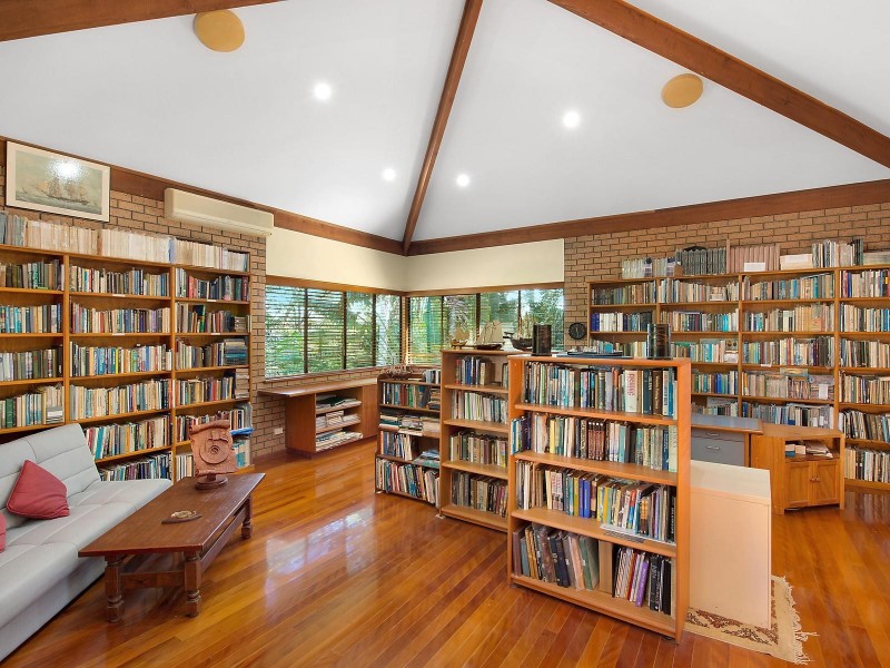 37 Westminster Boulevard, Elanora QLD 4221