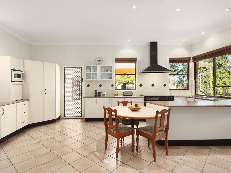 37 Westminster Boulevard, Elanora QLD 4221