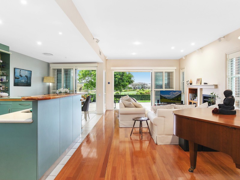 709 Glades Drive, Robina QLD 4226