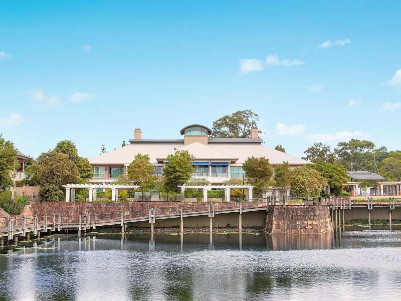 709 Glades Drive, Robina QLD 4226