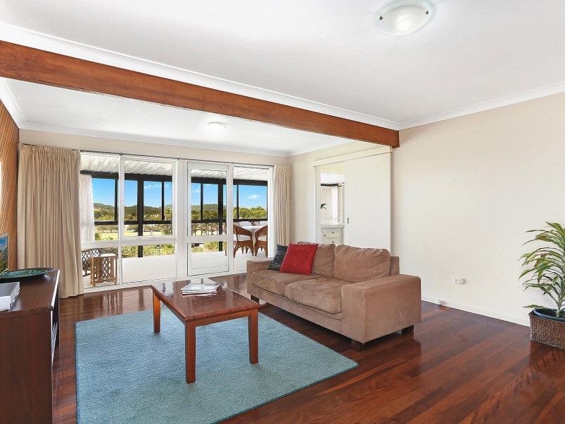 16 Seaview Parade, Elanora QLD 4221