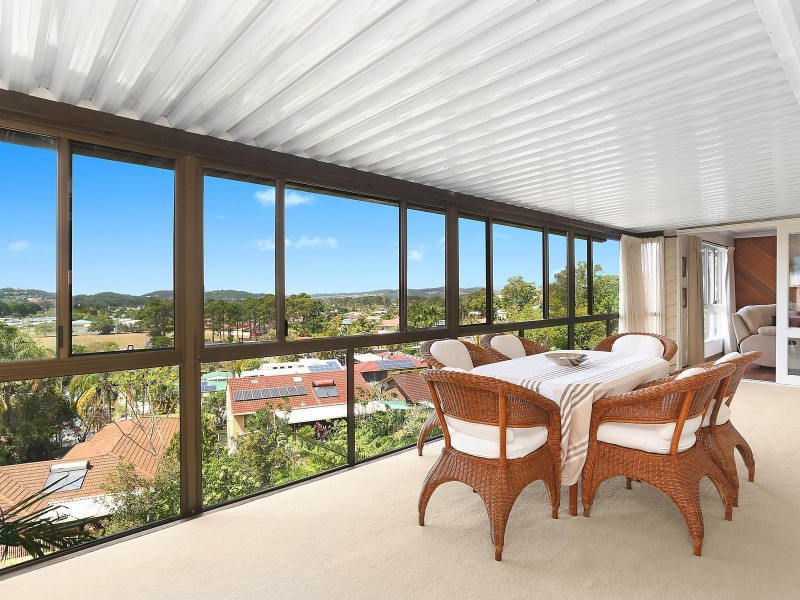 16 Seaview Parade, Elanora QLD 4221