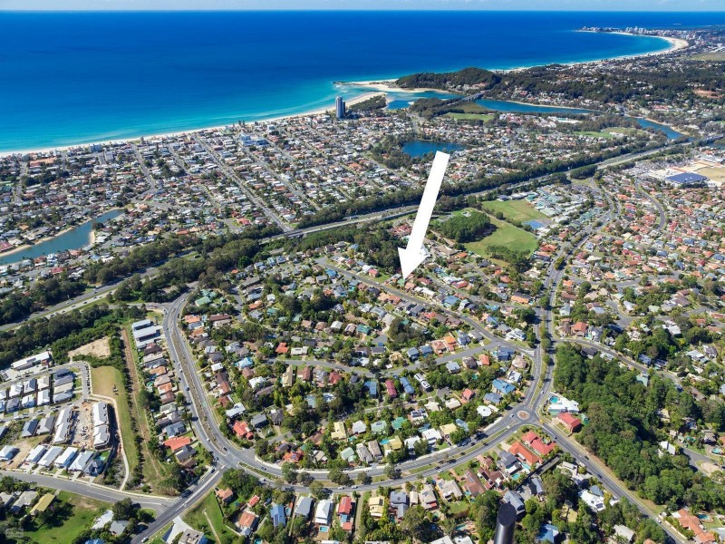 16 Seaview Parade, Elanora QLD 4221