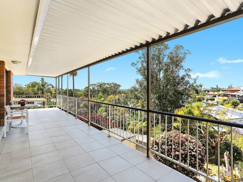7 Crest Drive, Elanora QLD 4221