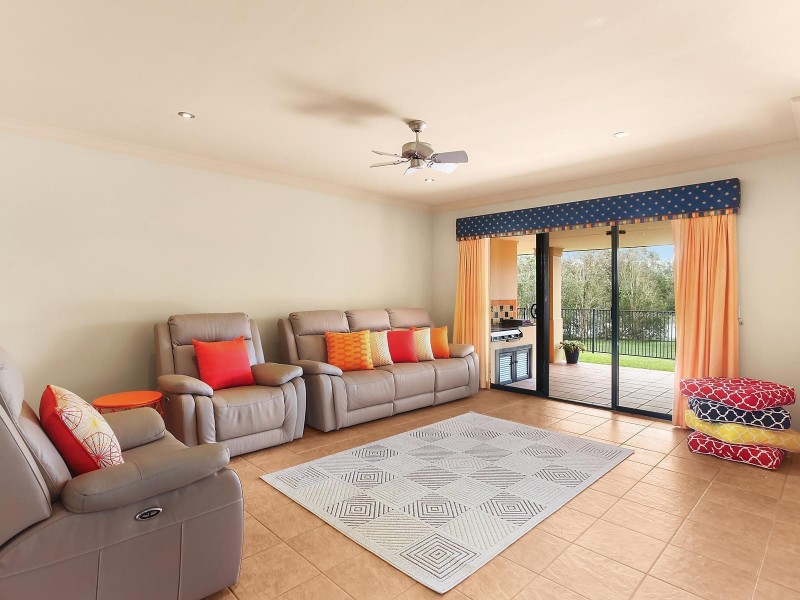 17 Tipuana Drive, Elanora QLD 4221