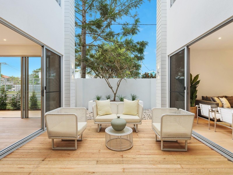 15a Fourteenth Avenue, Palm Beach QLD 4221