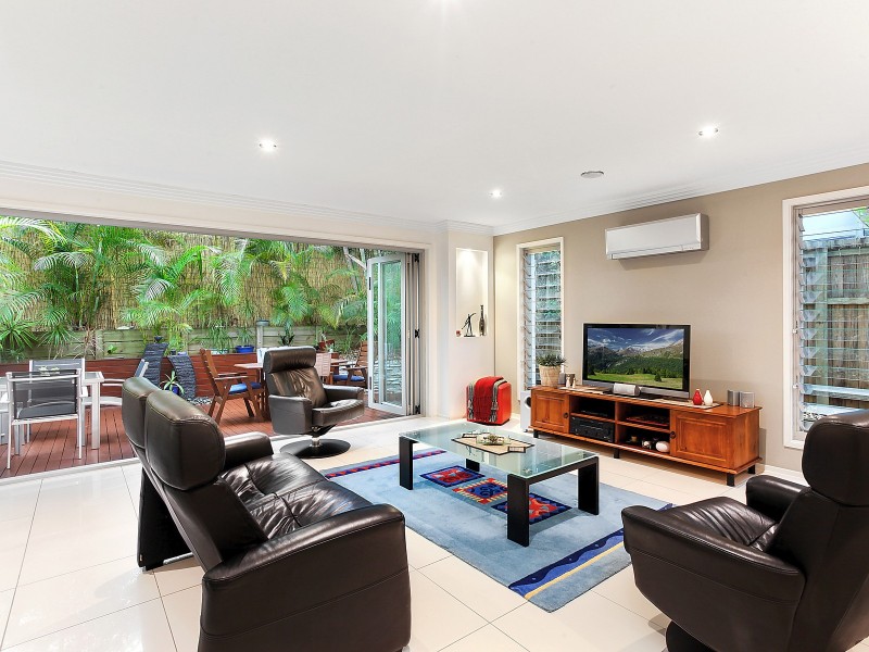 2/110 Slatyer Avenue, Bundall QLD 4217