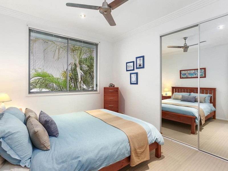 2/110 Slatyer Avenue, Bundall QLD 4217