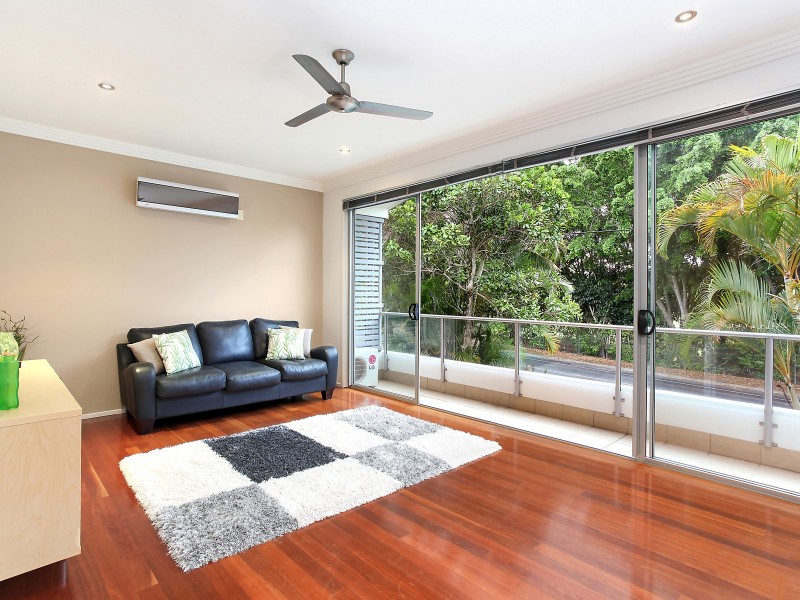 2/110 Slatyer Avenue, Bundall QLD 4217