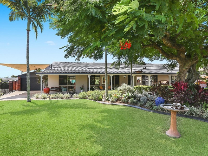 2 Celtis Court, Palm Beach QLD 4221