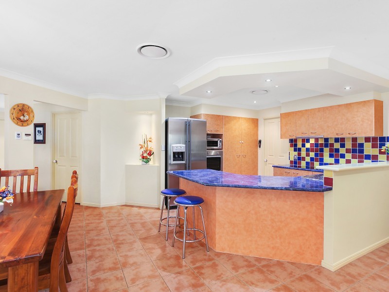 9 Pultenea Court, Elanora QLD 4221