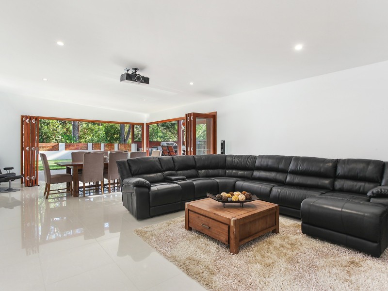 26 Waters Road, Bonogin QLD 4213