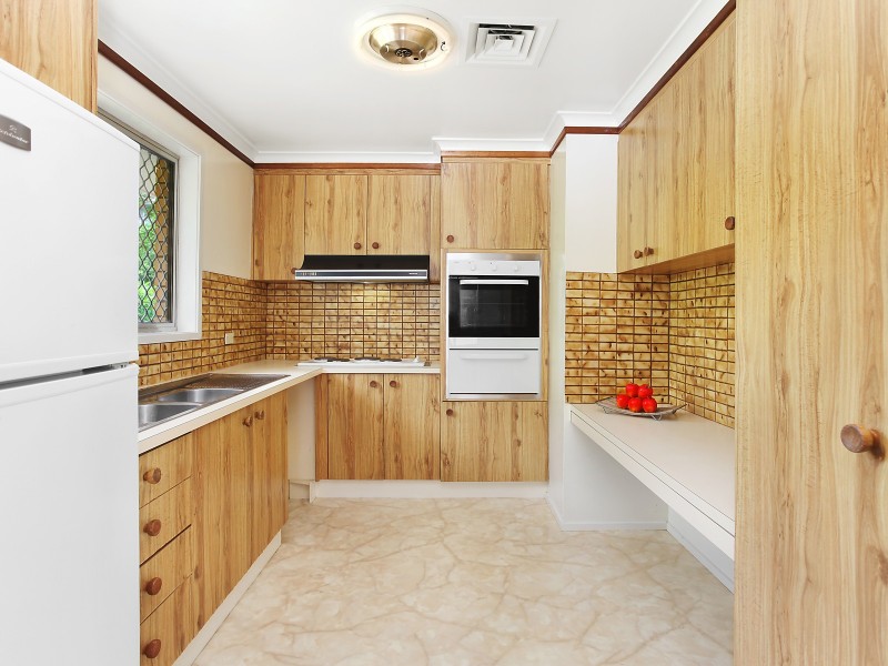 4 Crest Drive, Elanora QLD 4221