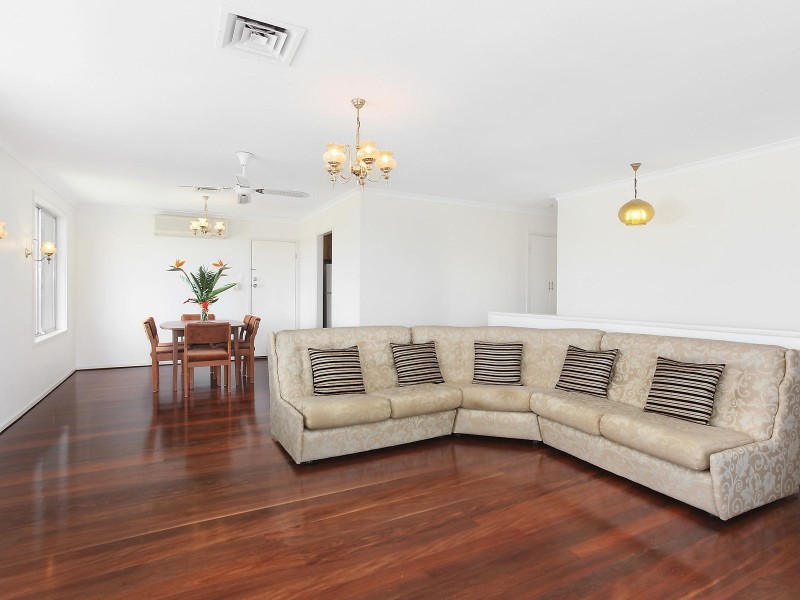 4 Crest Drive, Elanora QLD 4221